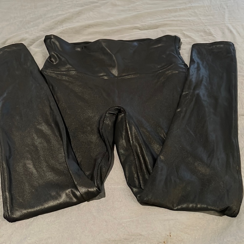 Spanx Faux leather leggings. Black